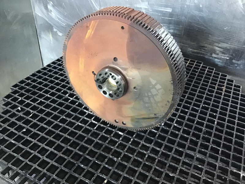 Liebherr SAE2 - Volant moteur: photos 3 Liebherr SAE2 - Volant moteur: photos 3