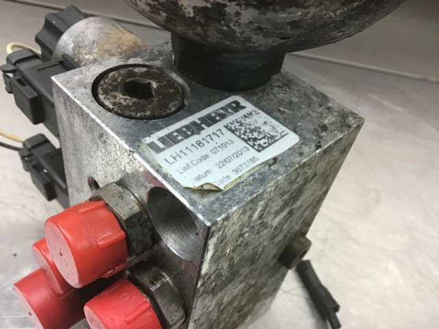 Liebherr Switch On Block - Valve: photos 2 Liebherr Switch On Block - Valve: photos 2