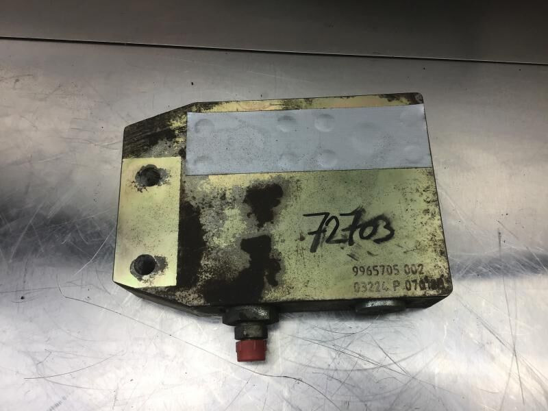 Liebherr Valve Distribution Block - Hydraulique: photos 1 Liebherr Valve Distribution Block - Hydraulique: photos 1