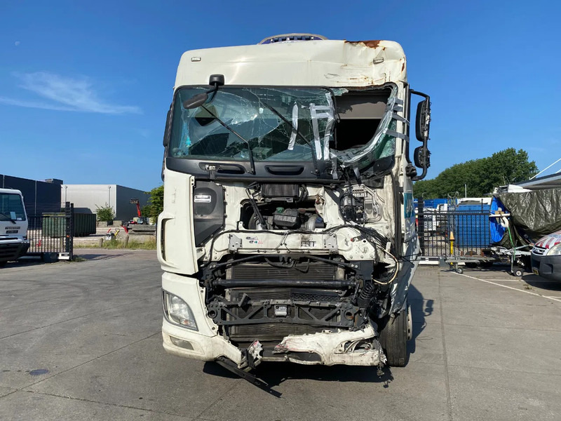 DAF XF 106.460 SC / Damaged / Stand Airco - Tracteur routier: photos 2 DAF XF 106.460 SC / Damaged / Stand Airco - Tracteur routier: photos 2