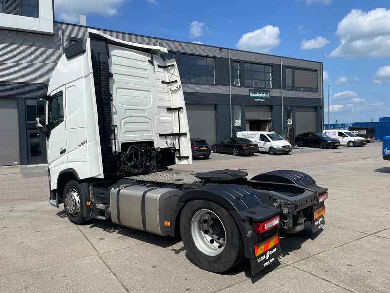 Volvo FH 13.500 Globetrotter XL / I-parkCool / 2x Tank - Tracteur routier: photos 4 Volvo FH 13.500 Globetrotter XL / I-parkCool / 2x Tank - Tracteur routier: photos 4