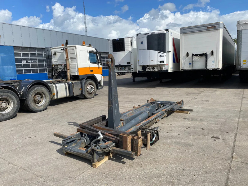 Tracteur routier Volvo FM 440 6x4 / Hooklift and Tractor / Hub Reduction: photos 7