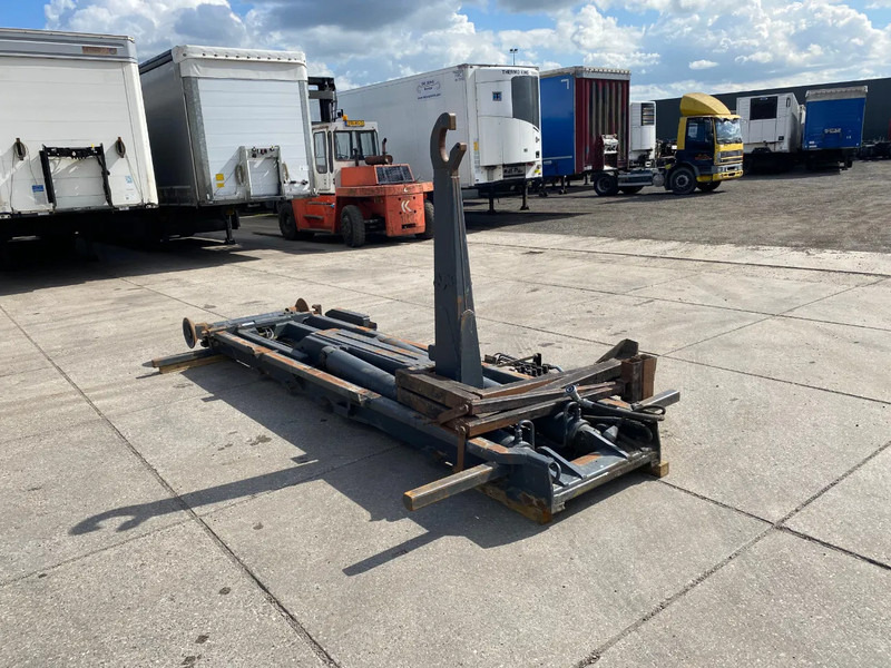 Tracteur routier Volvo FM 440 6x4 / Hooklift and Tractor / Hub Reduction: photos 16