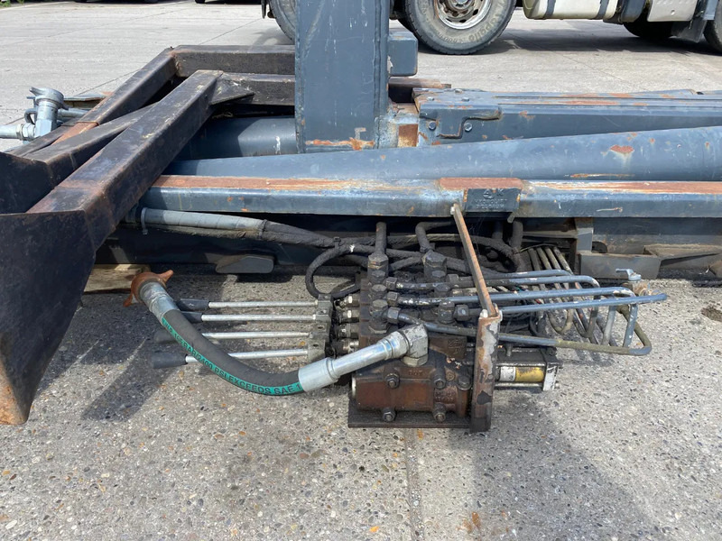 Tracteur routier Volvo FM 440 6x4 / Hooklift and Tractor / Hub Reduction: photos 15