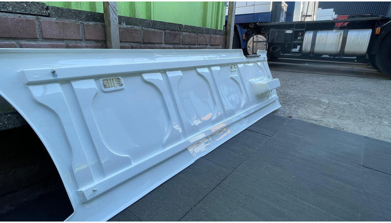 Scania Side Skirt Scania zijskirts - Aérodynamique/ Spoilers pour Camion: photos 4 Scania Side Skirt Scania zijskirts - Aérodynamique/ Spoilers pour Camion: photos 4