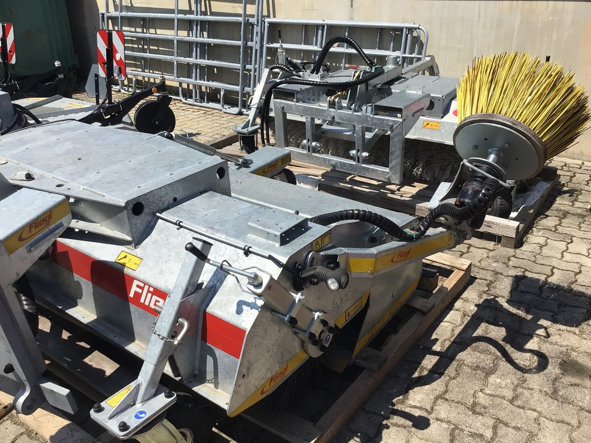 Fliegl Profi 2300 - Brosse: photos 3 Fliegl Profi 2300 - Brosse: photos 3