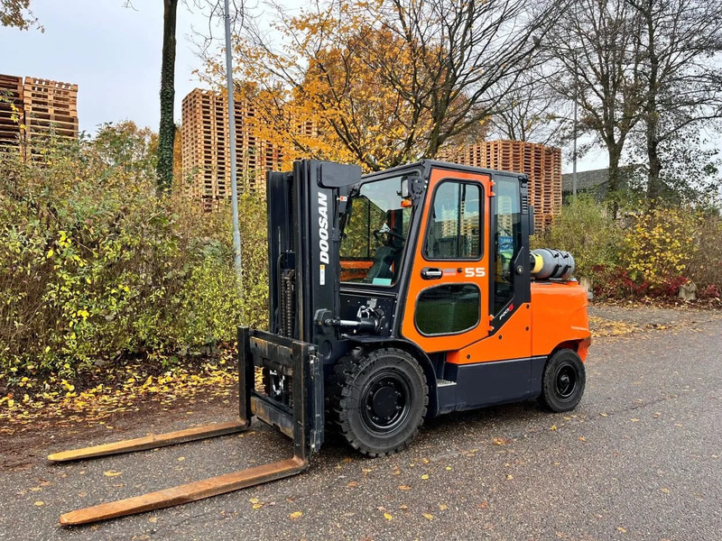 Doosan G55C-5 1593 HOURS - Chariot élévateur à gaz: photos 4 Doosan G55C-5 1593 HOURS - Chariot élévateur à gaz: photos 4