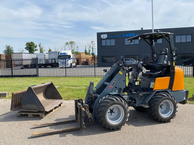Giant D332SWT - Chargeuse compacte sur chenilles: photos 4 Giant D332SWT - Chargeuse compacte sur chenilles: photos 4
