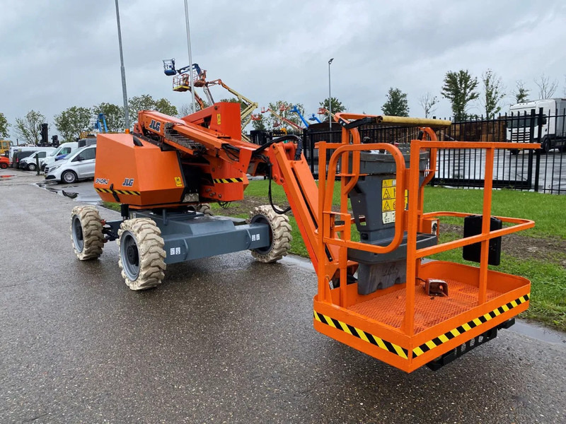 JLG 340AJ - Nacelle articulée: photos 4 JLG 340AJ - Nacelle articulée: photos 4