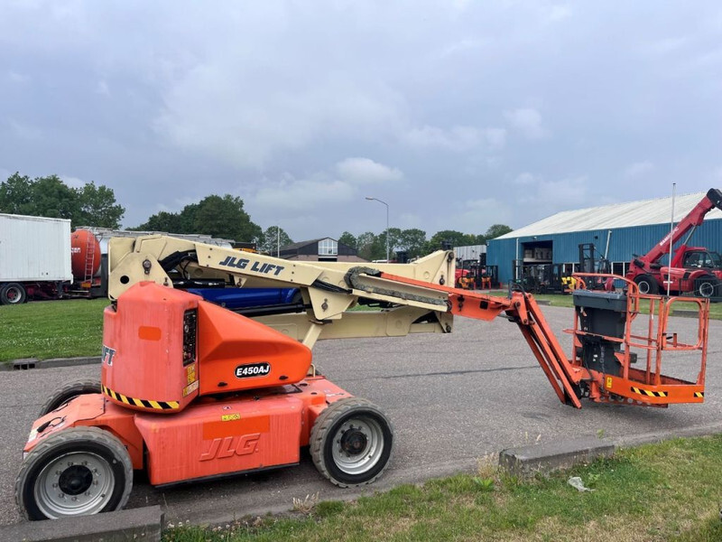 JLG E450AJ - Nacelle articulée: photos 5 JLG E450AJ - Nacelle articulée: photos 5