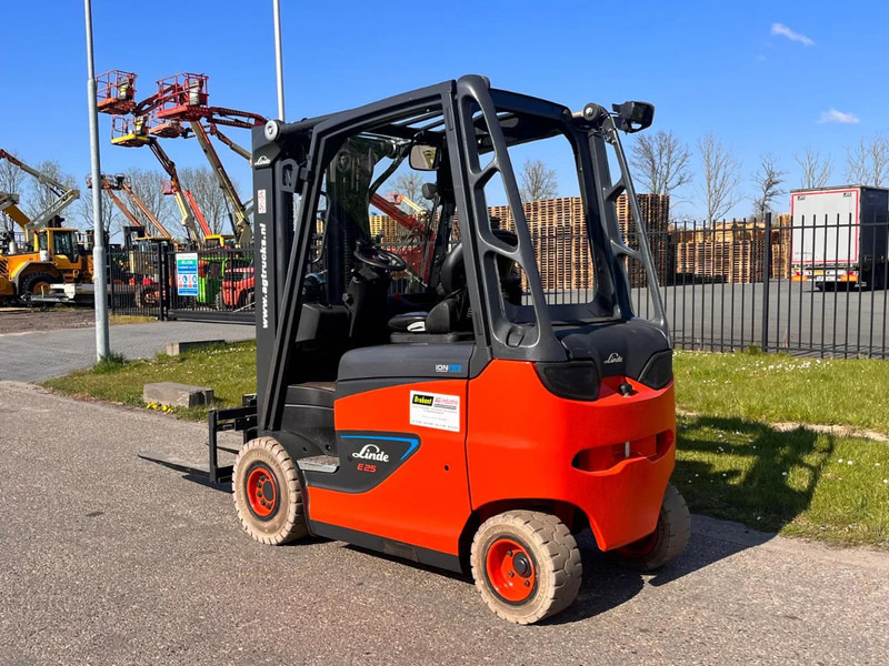 Linde E25H-01/600 - Chariot élévateur électrique: photos 5 Linde E25H-01/600 - Chariot élévateur électrique: photos 5