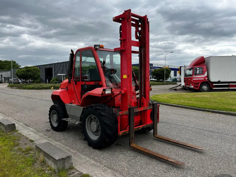 Manitou M30-4 4X4 - Chariot tout terrain: photos 4 Manitou M30-4 4X4 - Chariot tout terrain: photos 4