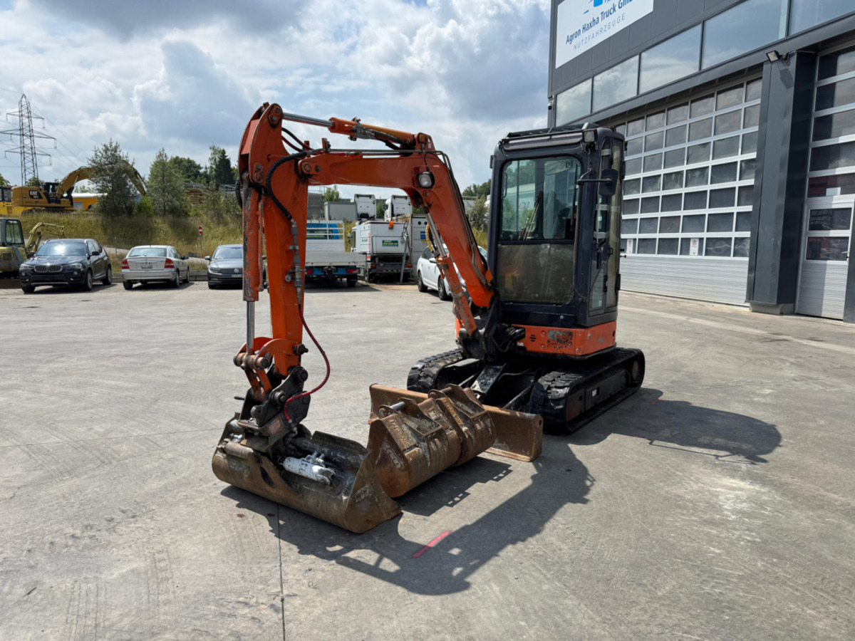 HITACHI Zaxis 30U-2 CSR - Pelle sur chenille: photos 1 HITACHI Zaxis 30U-2 CSR - Pelle sur chenille: photos 1