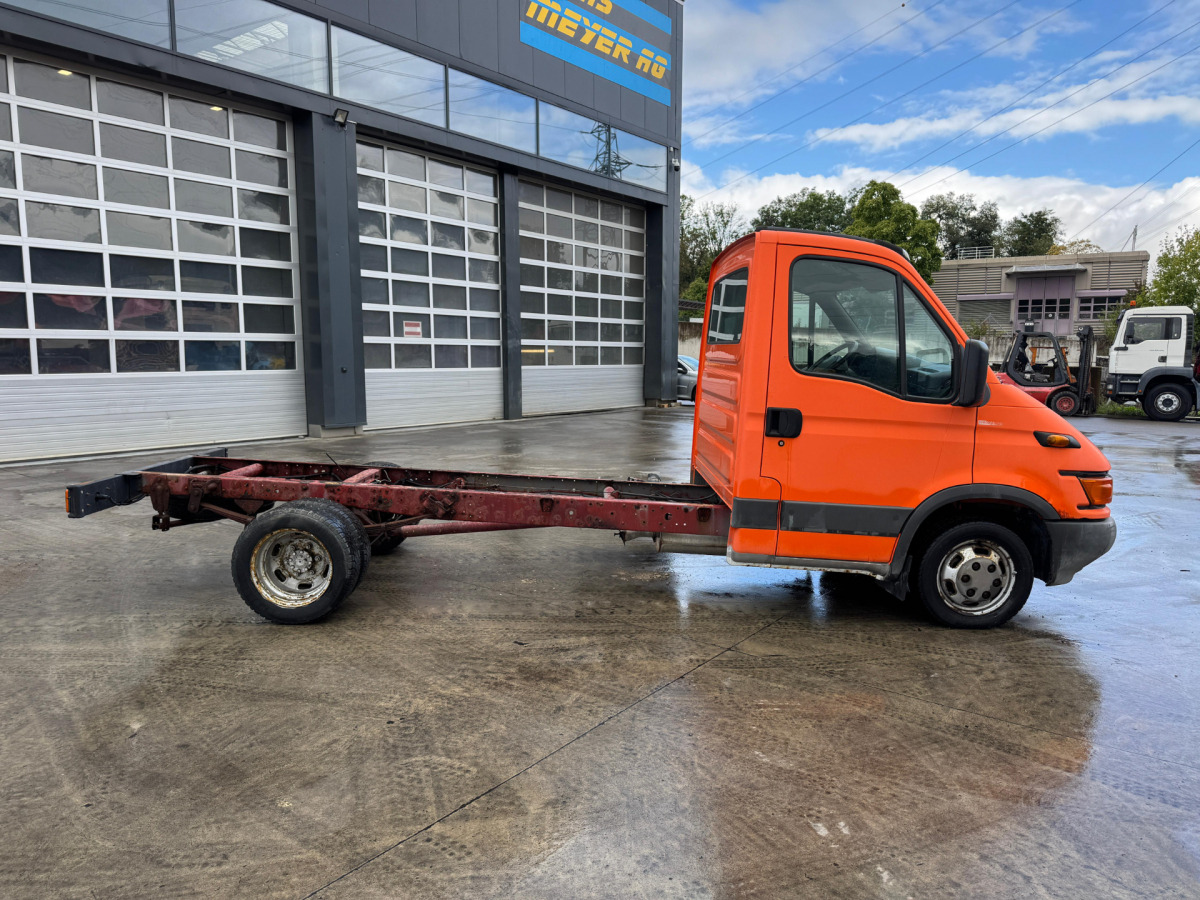 IVECO 35C12 4x2 - Châssis cabine: photos 3 IVECO 35C12 4x2 - Châssis cabine: photos 3
