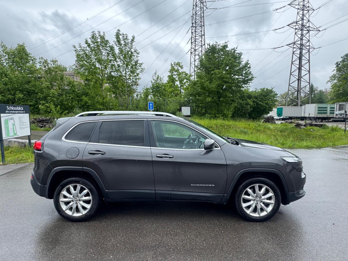 JEEP Cherokee 2.2 TD - SUV: photos 3 JEEP Cherokee 2.2 TD - SUV: photos 3