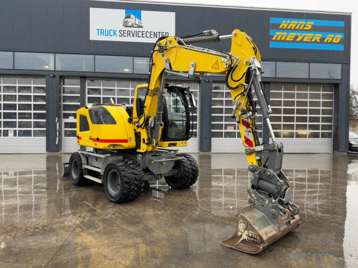 LIEBHERR 910 Compact Litronic Powertilt - Pelle sur pneus: photos 2 LIEBHERR 910 Compact Litronic Powertilt - Pelle sur pneus: photos 2