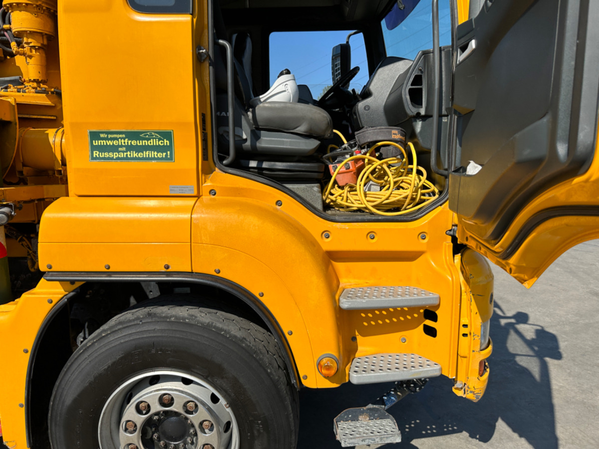 MAN TGA 41.440 8x4 Hallenpumpe 31M-5 - Camion pompe: photos 4 MAN TGA 41.440 8x4 Hallenpumpe 31M-5 - Camion pompe: photos 4