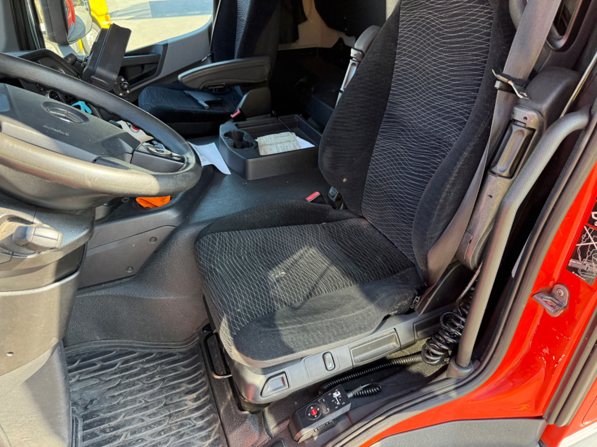 Camion fourgon MERCEDES Antos 2540 6x2 (Engine defect): photos 10 Camion fourgon MERCEDES Antos 2540 6x2 (Engine defect): photos 10