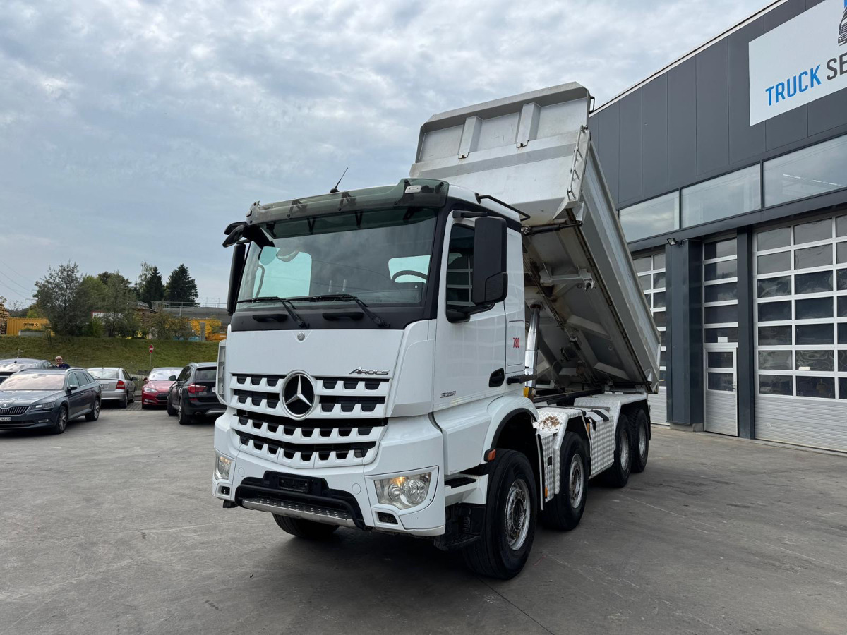 MERCEDES Arocs 3251 8x4 2 Seitenkipper Bormatik - Camion benne: photos 2 MERCEDES Arocs 3251 8x4 2 Seitenkipper Bormatik - Camion benne: photos 2