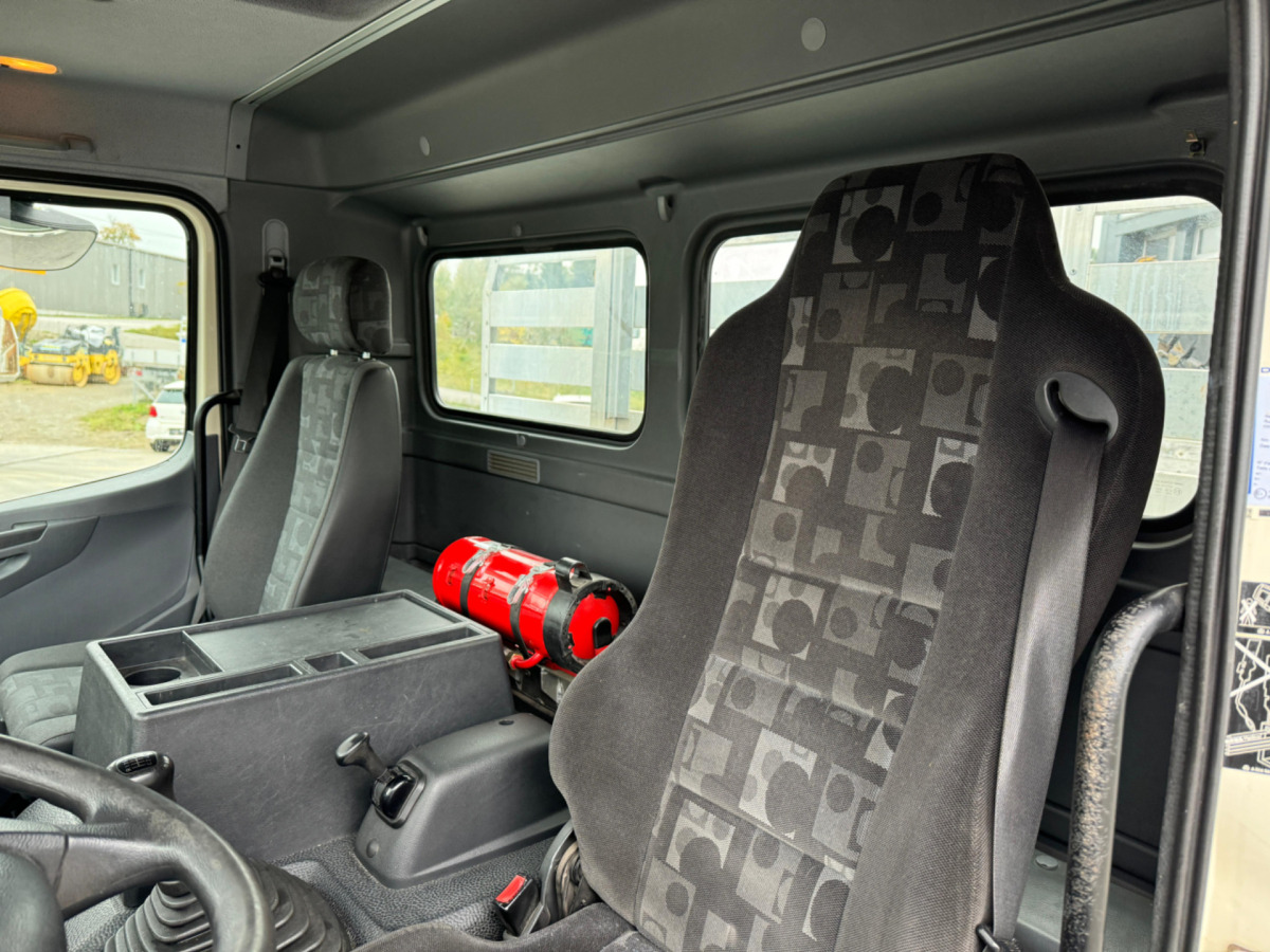 Camion benne, Camion grue MERCEDES Atego 1329 4x2 Hiab 088-2: photos 17