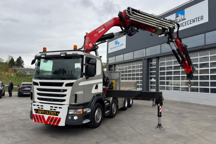 Scania G480 8x4 SZM/Pritsche Fassi 950 - Camion grue: photos 1 Scania G480 8x4 SZM/Pritsche Fassi 950 - Camion grue: photos 1