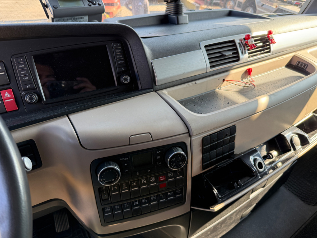 Tracteur routier MAN TGX 18.500 4x2 (Engine defect): photos 13 Tracteur routier MAN TGX 18.500 4x2 (Engine defect): photos 13