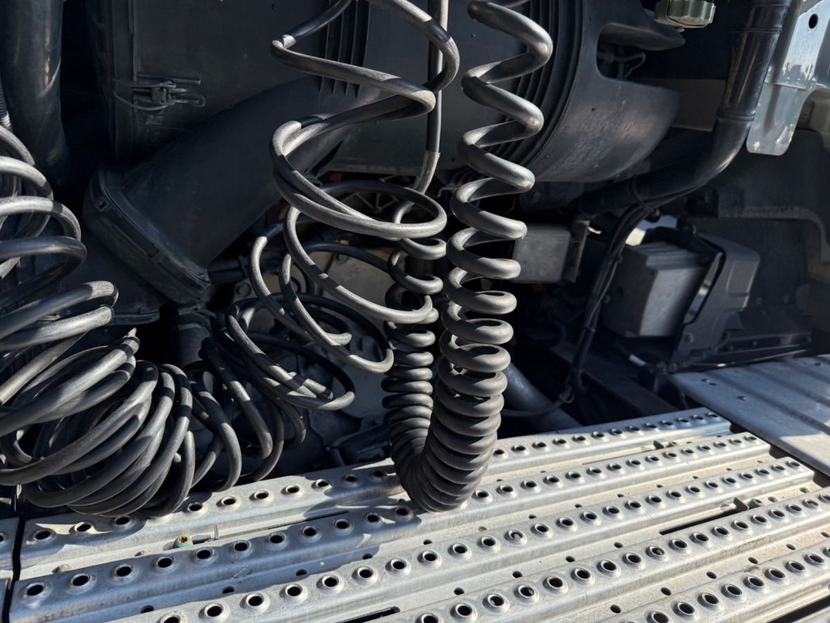 Tracteur routier MAN TGX 18.500 4x2 (Engine defect): photos 9 Tracteur routier MAN TGX 18.500 4x2 (Engine defect): photos 9