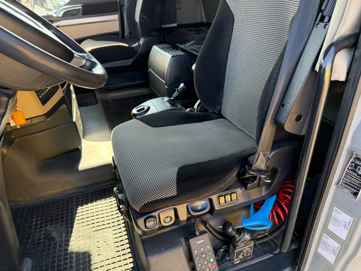 Tracteur routier MAN TGX 18.500 4x2 (Engine defect): photos 11 Tracteur routier MAN TGX 18.500 4x2 (Engine defect): photos 11