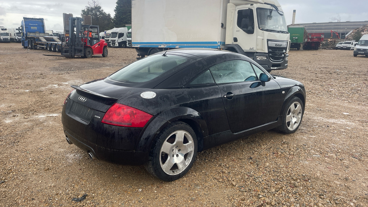 AUDI TT - Voiture: photos 4 AUDI TT - Voiture: photos 4