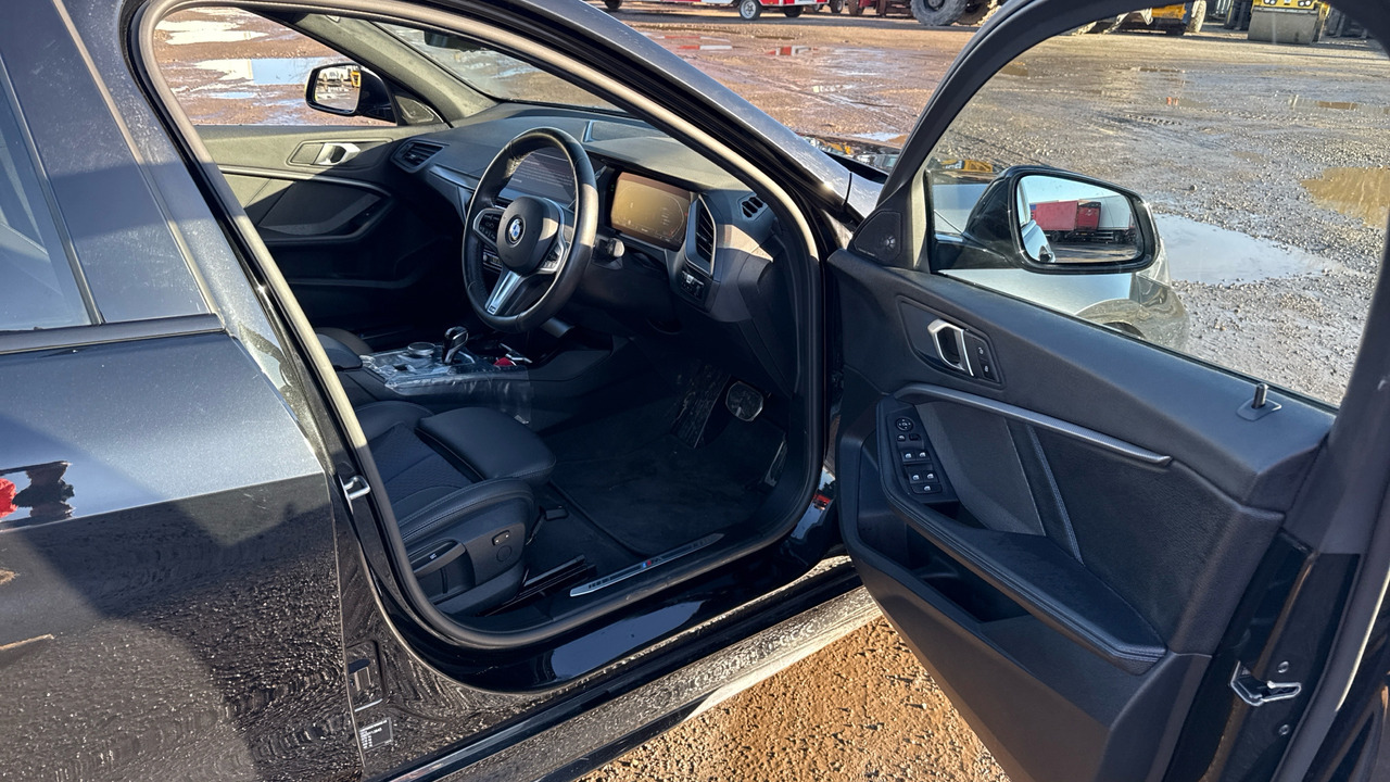 BMW 1 SERIES 118i M Sport - Voiture à hayon: photos 5 BMW 1 SERIES 118i M Sport - Voiture à hayon: photos 5