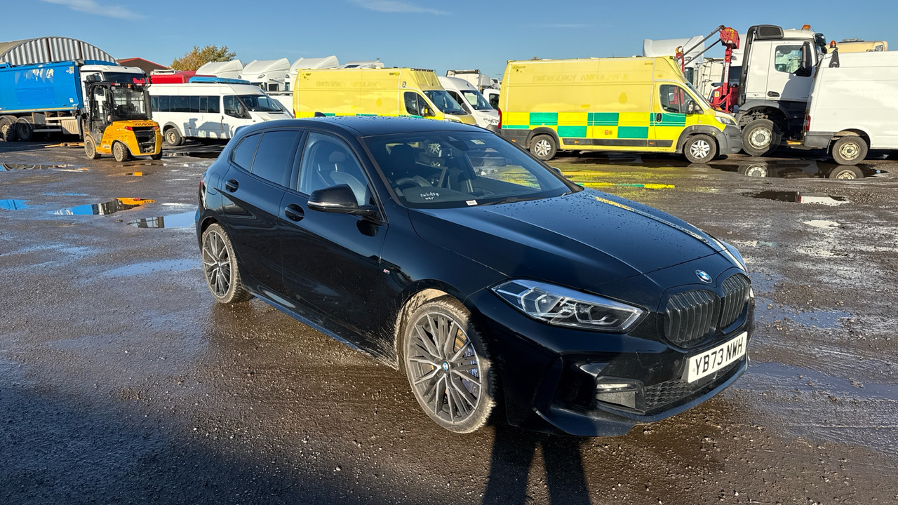 BMW 1 SERIES 118i M Sport - Voiture à hayon: photos 1 BMW 1 SERIES 118i M Sport - Voiture à hayon: photos 1