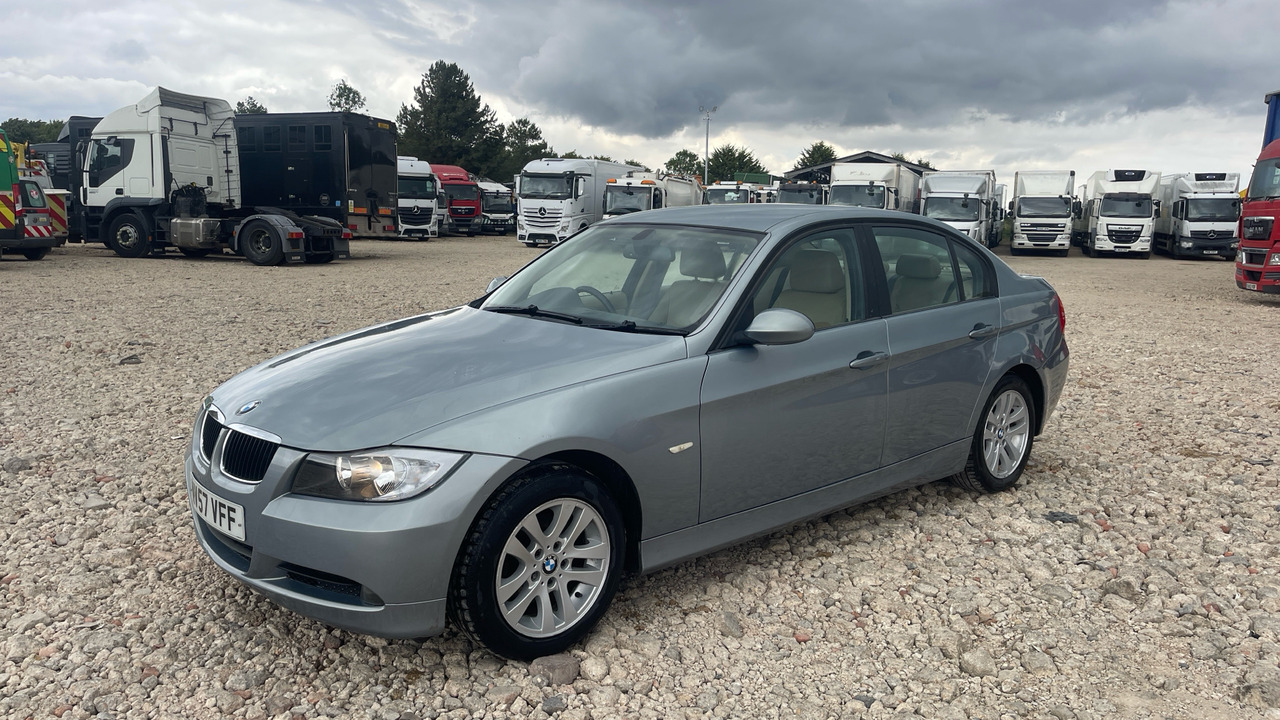 BMW 320 I - Voiture à hayon: photos 2 BMW 320 I - Voiture à hayon: photos 2
