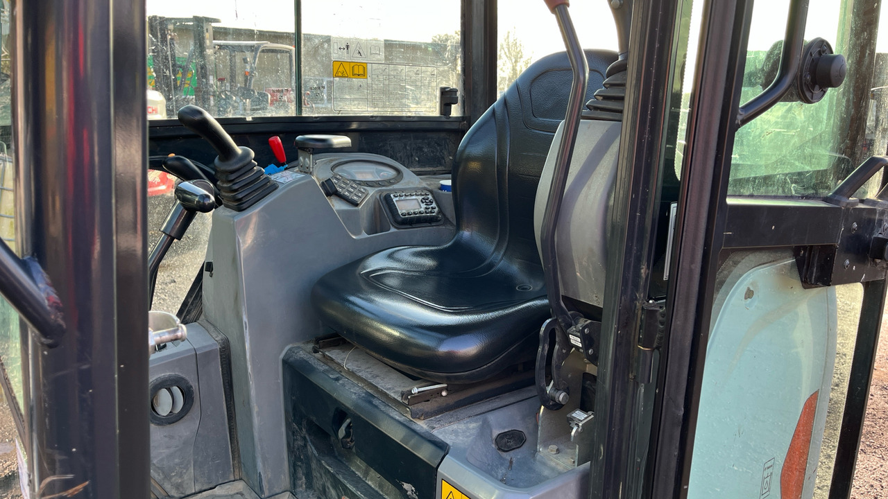 BOBCAT E17 - Mini pelle: photos 5 BOBCAT E17 - Mini pelle: photos 5