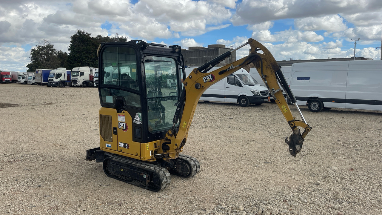 CATERPILLAR 301.6 - Mini pelle: photos 2 CATERPILLAR 301.6 - Mini pelle: photos 2