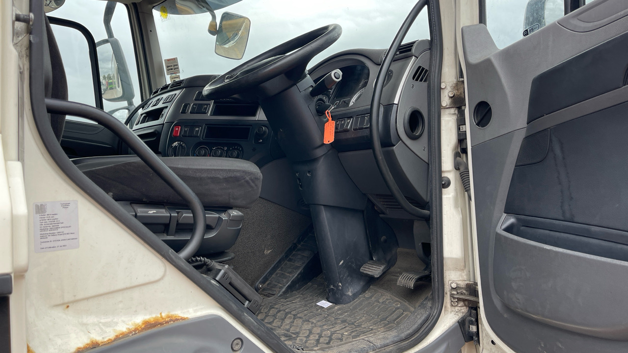 DAF CF 250 - Camion fourgon: photos 5 DAF CF 250 - Camion fourgon: photos 5