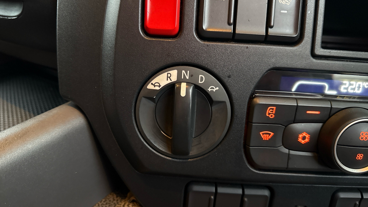 Camion à rideaux coulissants DAF CF 260: photos 10