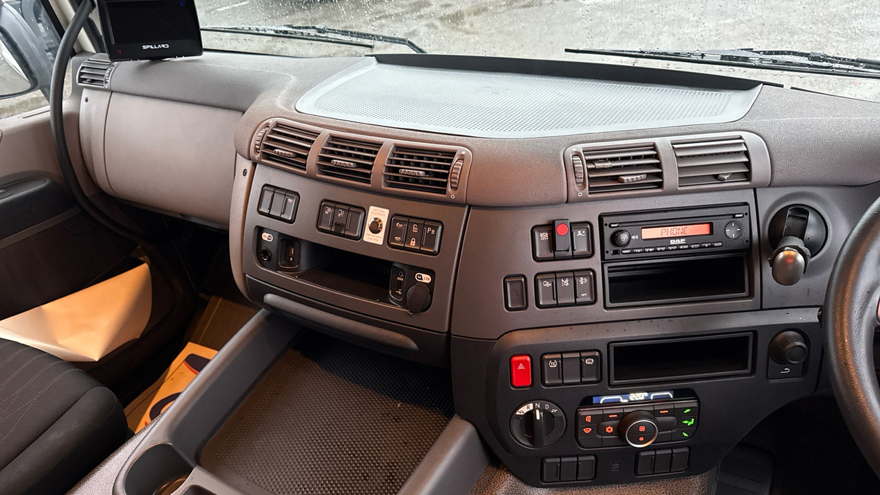 Camion à rideaux coulissants DAF CF 260: photos 7