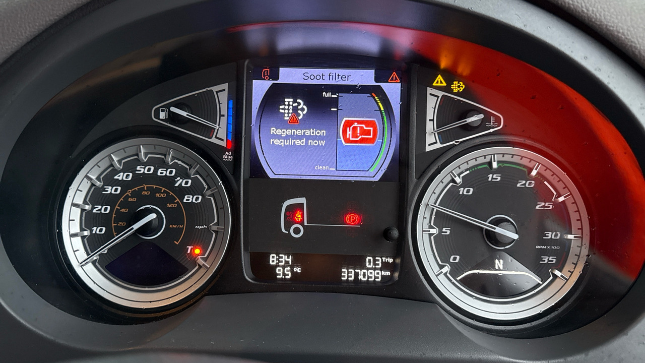 Camion à rideaux coulissants DAF CF 260: photos 6