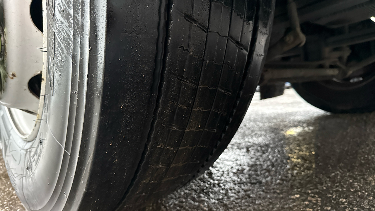 Camion à rideaux coulissants DAF CF 260: photos 20