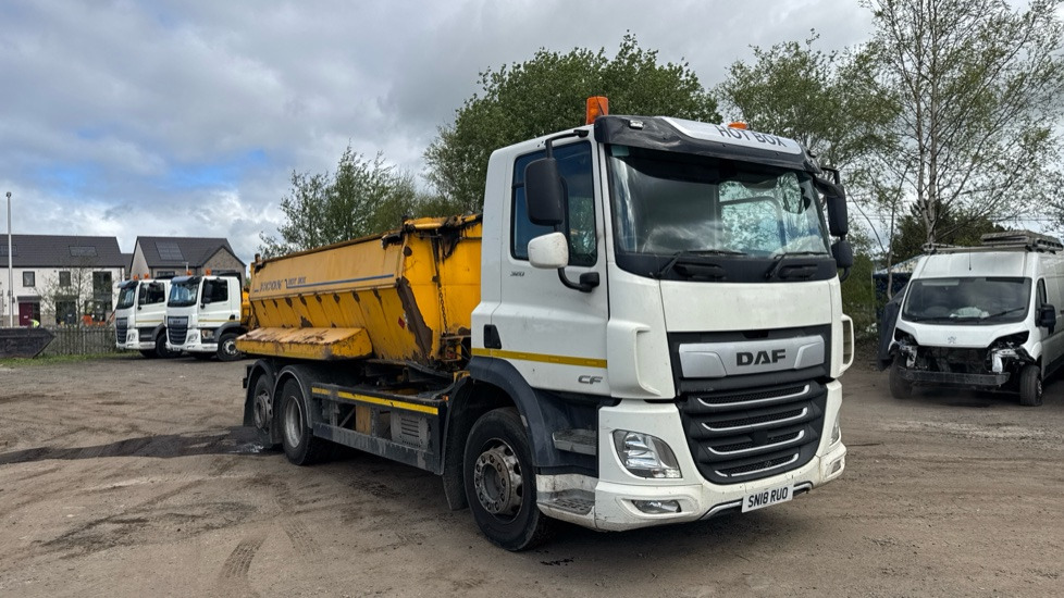 DAF CF 320 EURO 6 26 TONNE - Travaux routiers: photos 1 DAF CF 320 EURO 6 26 TONNE - Travaux routiers: photos 1