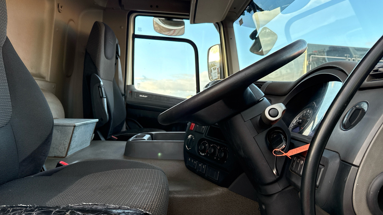 DAF CF 330 - Camion plateau, Camion grue: photos 5 DAF CF 330 - Camion plateau, Camion grue: photos 5