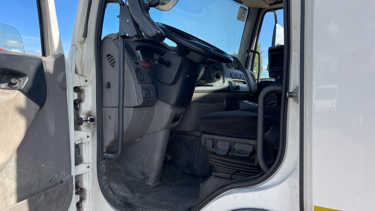 DAF LF 220 - Balayeuse de voirie: photos 5 DAF LF 220 - Balayeuse de voirie: photos 5