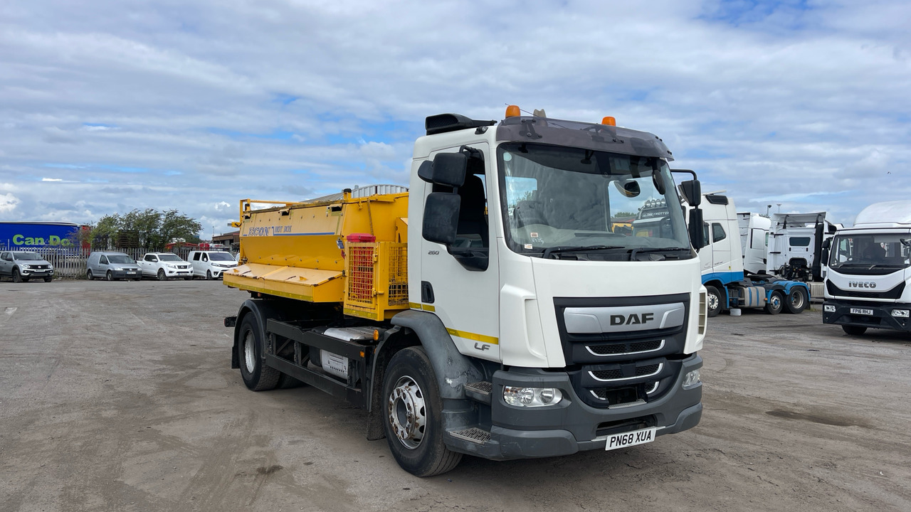 DAF LF 260 - Travaux routiers: photos 1 DAF LF 260 - Travaux routiers: photos 1