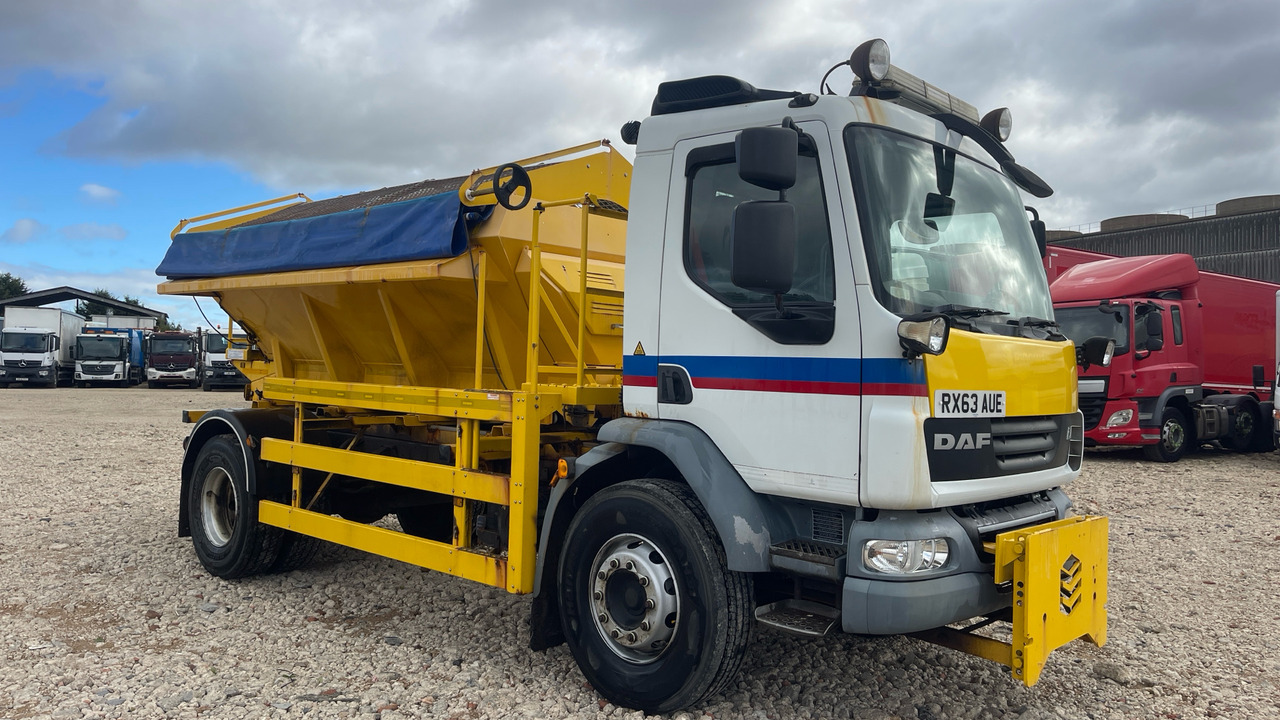 DAF LF 55.220 - Engin de déneigement: photos 1 DAF LF 55.220 - Engin de déneigement: photos 1