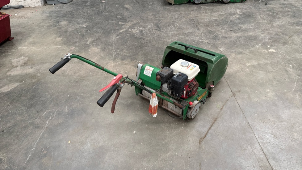 DENNIS FT510 PEDESTRIAN CYLINDER MOWER WITH 5K UNIT AND GRASS BOX - Matériel de chantier: photos 1 DENNIS FT510 PEDESTRIAN CYLINDER MOWER WITH 5K UNIT AND GRASS BOX - Matériel de chantier: photos 1