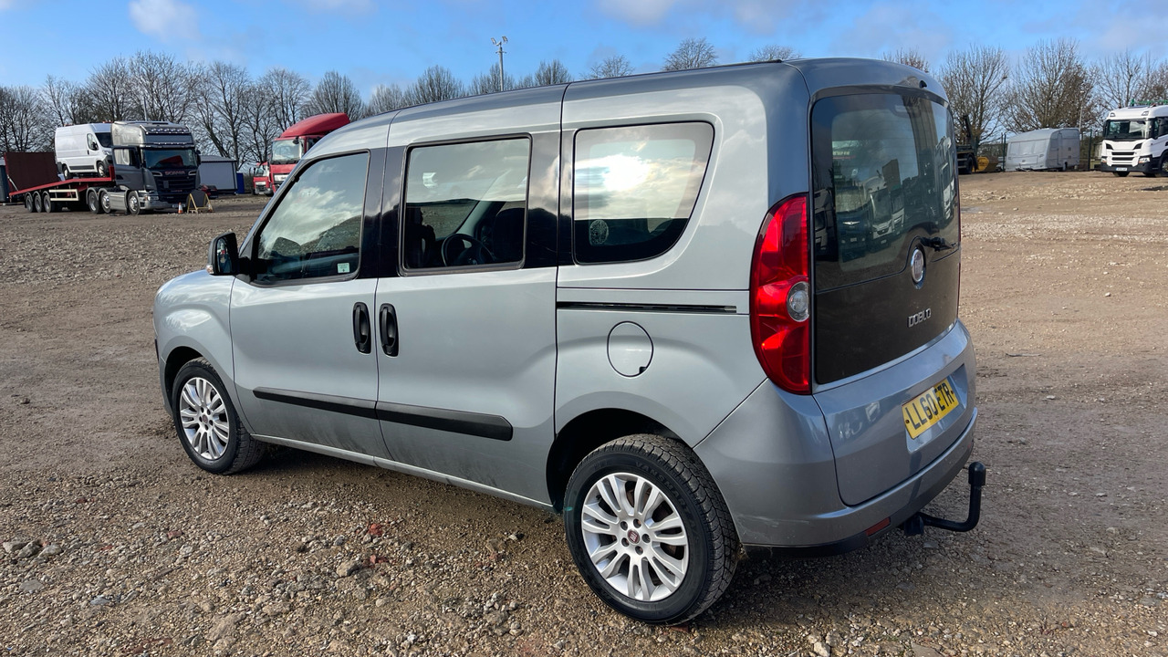FIAT DOBLO 1.6 Multijet 105PS - Voiture break: photos 3 FIAT DOBLO 1.6 Multijet 105PS - Voiture break: photos 3