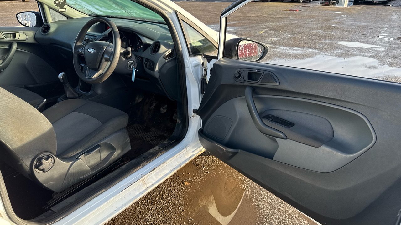 FORD FIESTA 1.4 TDCI 68PS - Voiture: photos 5 FORD FIESTA 1.4 TDCI 68PS - Voiture: photos 5