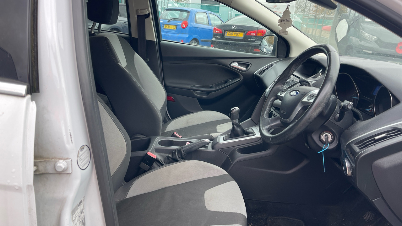 FORD FOCUS 1.0 ECO BOOST - Voiture à hayon: photos 5 FORD FOCUS 1.0 ECO BOOST - Voiture à hayon: photos 5