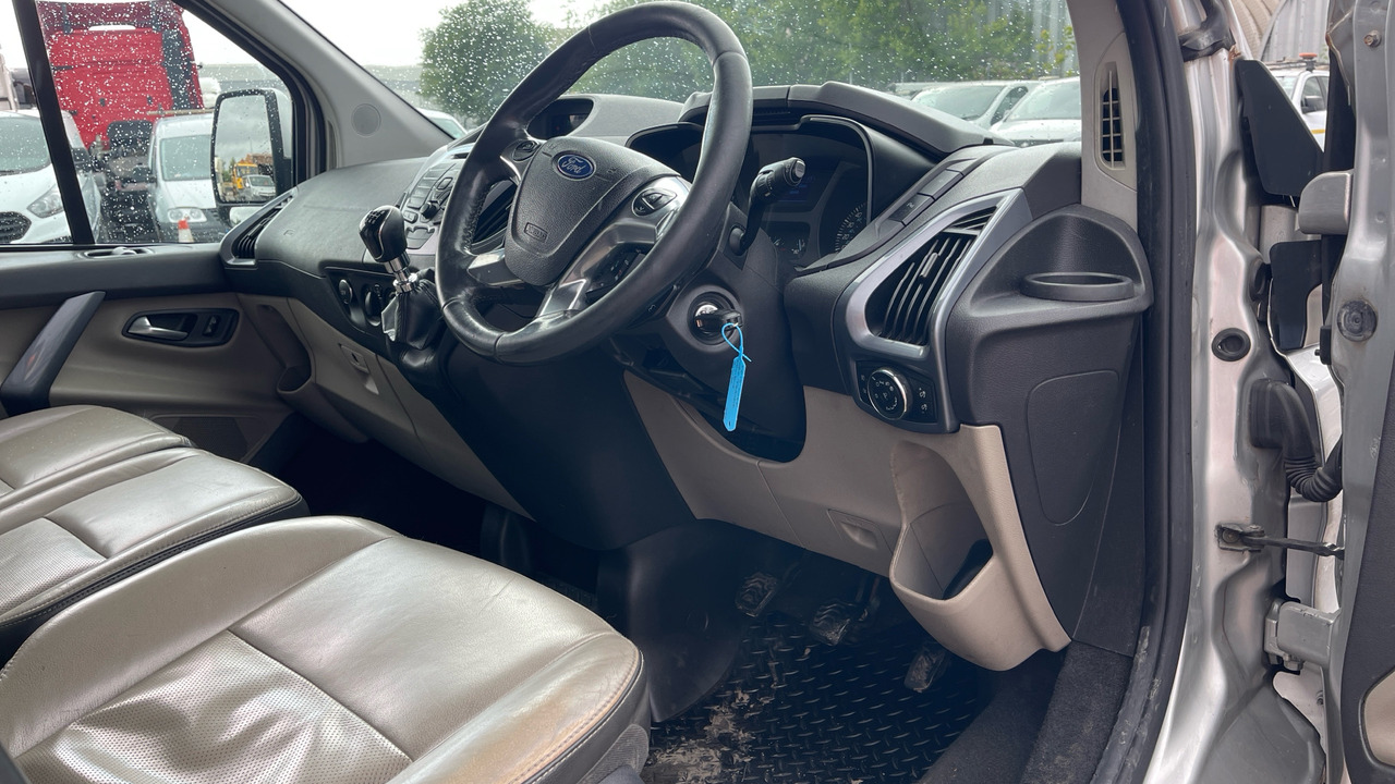 FORD TOURNEO CUSTOM 300 2.2 TDCi 125PS - Minibus, Transport de personnes: photos 5 FORD TOURNEO CUSTOM 300 2.2 TDCi 125PS - Minibus, Transport de personnes: photos 5