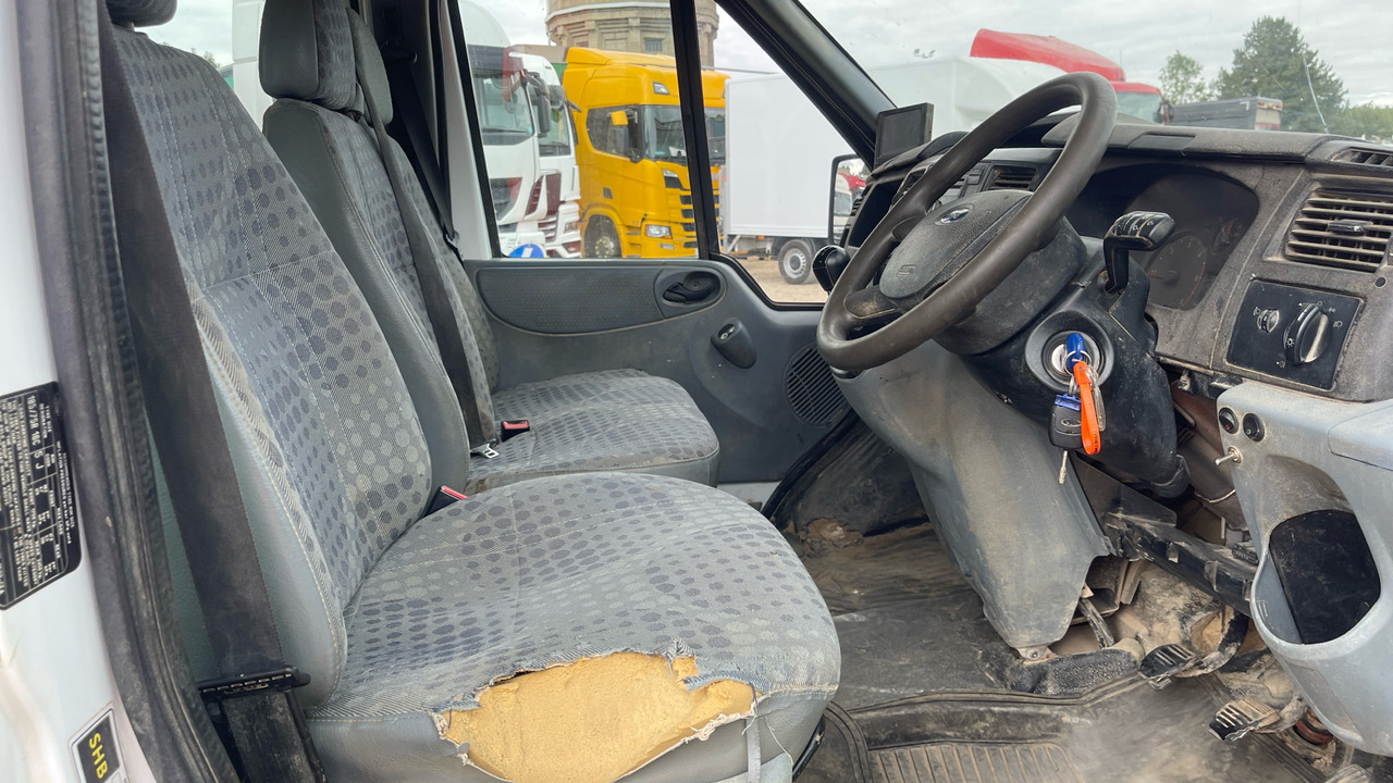 FORD TRANSIT 350 2.2 TDCI 125PS - Utilitaire benne: photos 5 FORD TRANSIT 350 2.2 TDCI 125PS - Utilitaire benne: photos 5